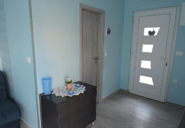 Апартаменты на Biograd na moru - Апартаменты для отдыха в Биограде-на-Мору с балконом, кондиционером, Wi-Fi (4269-4) Апартаменты на Biograd na moru - Апартаменты для отдыха в Биограде-на-Мору с балконом, кондиционером, Wi-Fi (4269-4)