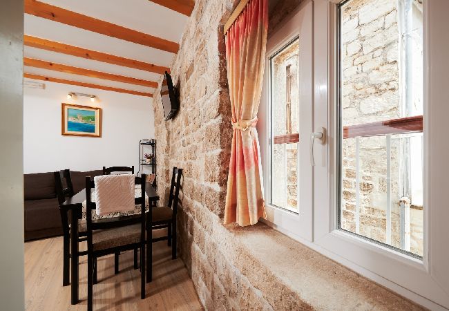 Апартаменты на Trogir - Aпартамент в Трогир c балкон, Спутниковое / кабельное телевидение, WIFI (4324-2) Апартаменты на Trogir - Aпартамент в Трогир c балкон, Спутниковое / кабельное телевидение, WIFI (4324-2)