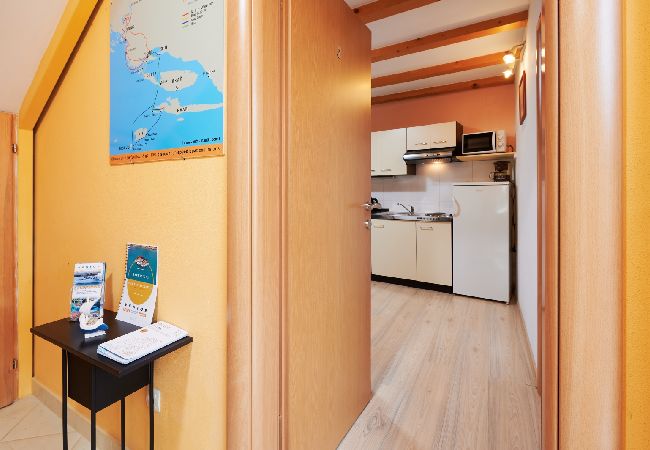 Апартаменты на Trogir - Aпартамент в Трогир c балкон, Спутниковое / кабельное телевидение, WIFI (4324-2) Апартаменты на Trogir - Aпартамент в Трогир c балкон, Спутниковое / кабельное телевидение, WIFI (4324-2)