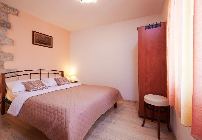 Апартаменты на Trogir - Aпартамент в Трогир c балкон, Спутниковое / кабельное телевидение, WIFI (4324-2) Апартаменты на Trogir - Aпартамент в Трогир c балкон, Спутниковое / кабельное телевидение, WIFI (4324-2)