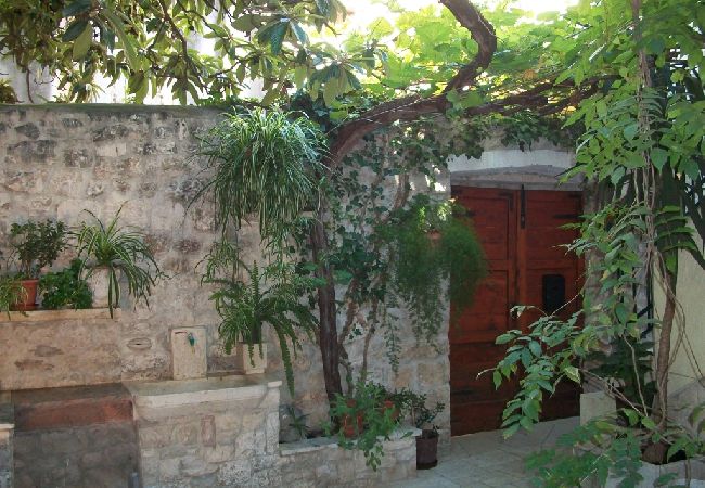 Апартаменты на Trogir - Aпартамент в Трогир c балкон, Спутниковое / кабельное телевидение, WIFI (4324-2) Апартаменты на Trogir - Aпартамент в Трогир c балкон, Спутниковое / кабельное телевидение, WIFI (4324-2)