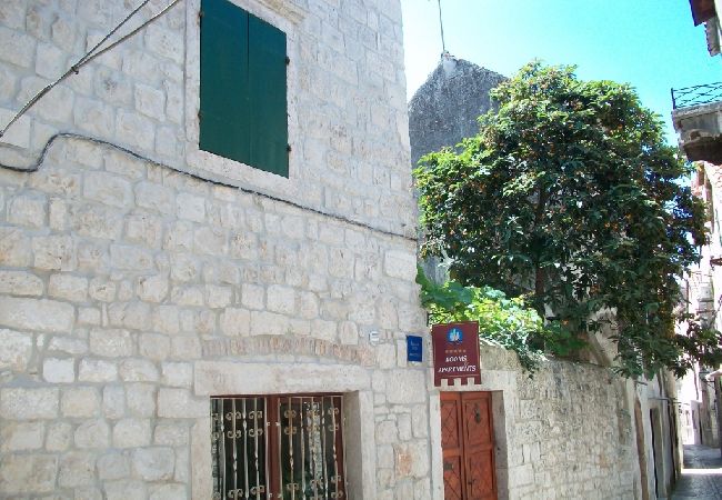 Апартаменты на Trogir - Aпартамент в Трогир c балкон, Спутниковое / кабельное телевидение, WIFI (4324-2) Апартаменты на Trogir - Aпартамент в Трогир c балкон, Спутниковое / кабельное телевидение, WIFI (4324-2)