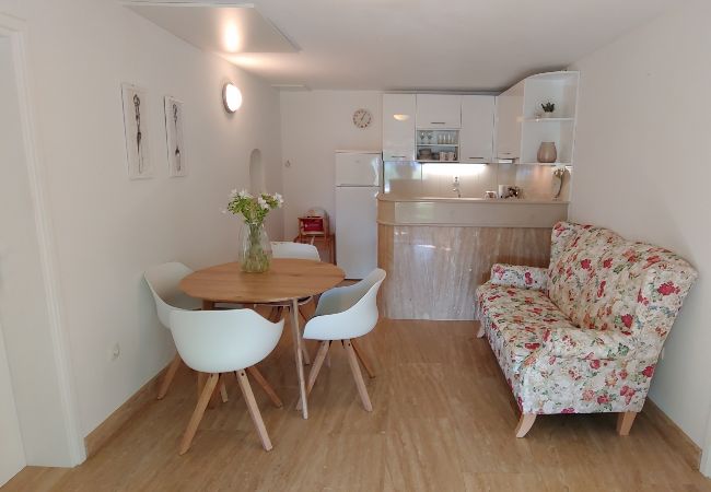 Дом на Bol - Ferienhaus in Bol mit Meerblick, Terrasse, Klimaanlage, W-LAN (120-1) Дом на Bol - Ferienhaus in Bol mit Meerblick, Terrasse, Klimaanlage, W-LAN (120-1)