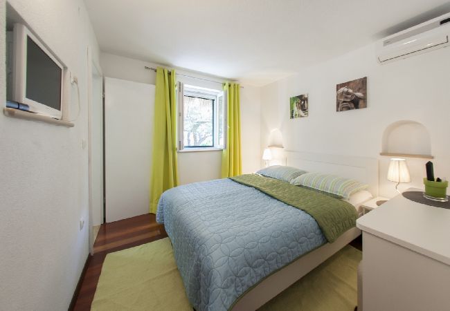 Дом на Bol - Ferienhaus in Bol mit Meerblick, Terrasse, Klimaanlage, W-LAN (120-1) Дом на Bol - Ferienhaus in Bol mit Meerblick, Terrasse, Klimaanlage, W-LAN (120-1)