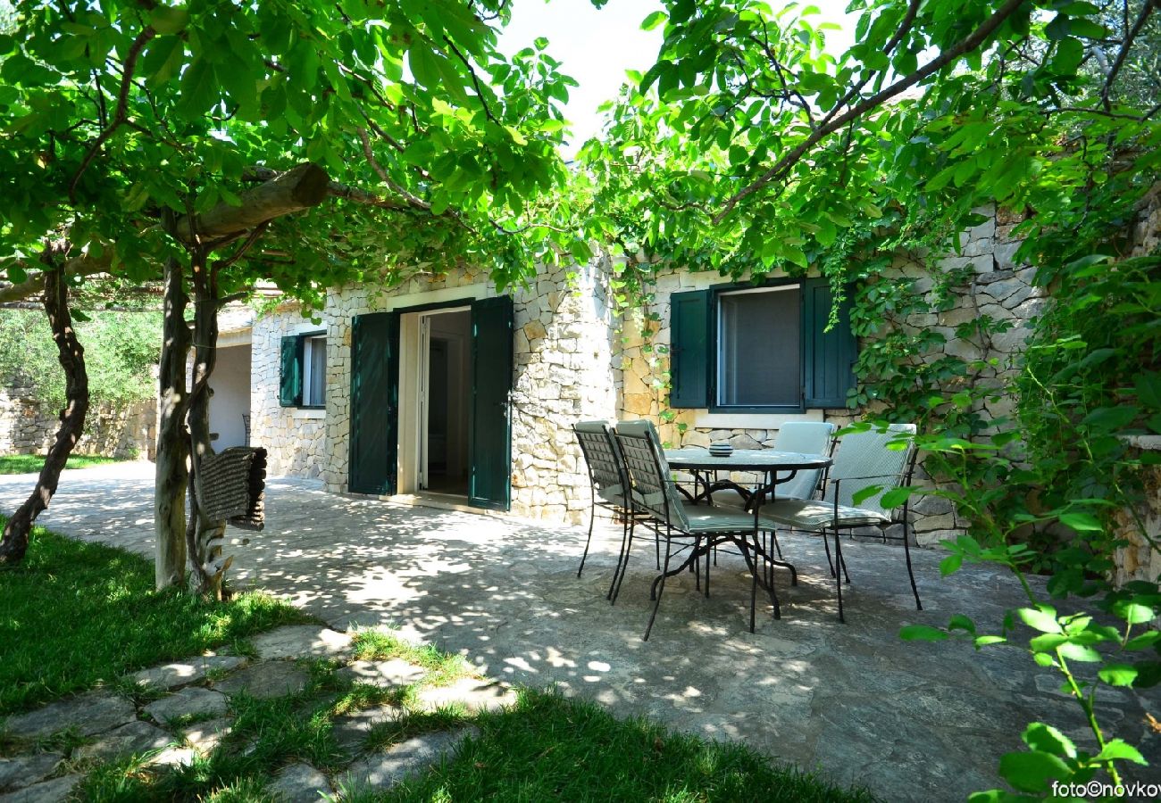 Дом на Bol - Ferienhaus in Bol mit Meerblick, Terrasse, Klimaanlage, W-LAN (120-1)