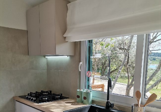 Дом на Okrug Gornji - Робинсон дом в Округ Горњи c Вид на море, терраса (4452-1) Дом на Okrug Gornji - Робинсон дом в Округ Горњи c Вид на море, терраса (4452-1)