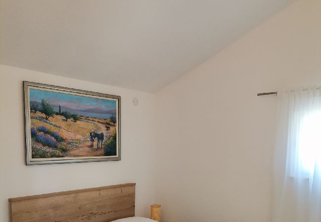 Дом на Okrug Gornji - Робинсон дом в Округ Горњи c Вид на море, терраса (4452-1) Дом на Okrug Gornji - Робинсон дом в Округ Горњи c Вид на море, терраса (4452-1)