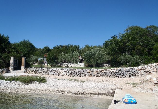 Дом на Okrug Gornji - Робинсон дом в Округ Горњи c Вид на море, терраса (4452-1) Дом на Okrug Gornji - Робинсон дом в Округ Горњи c Вид на море, терраса (4452-1)