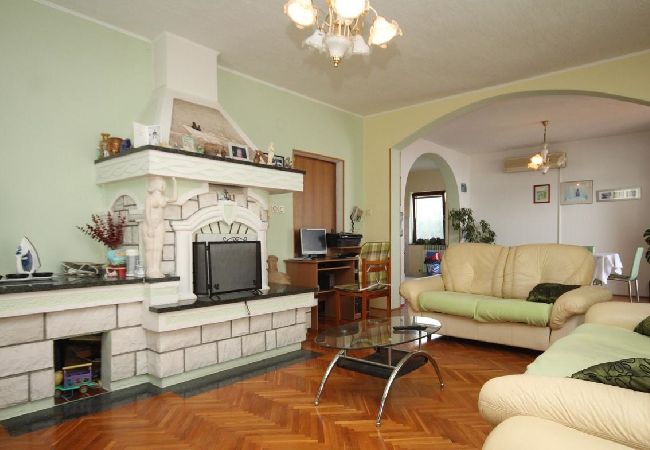 Апартаменты на Kali - Ferienwohnung in Kali mit Meerblick, Terrasse, Klimaanlage, W-LAN (4230-3) Апартаменты на Kali - Ferienwohnung in Kali mit Meerblick, Terrasse, Klimaanlage, W-LAN (4230-3)