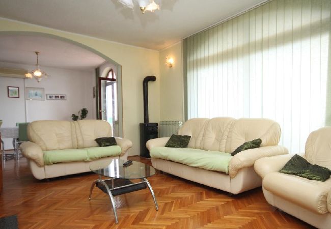 Апартаменты на Kali - Ferienwohnung in Kali mit Meerblick, Terrasse, Klimaanlage, W-LAN (4230-3) Апартаменты на Kali - Ferienwohnung in Kali mit Meerblick, Terrasse, Klimaanlage, W-LAN (4230-3)