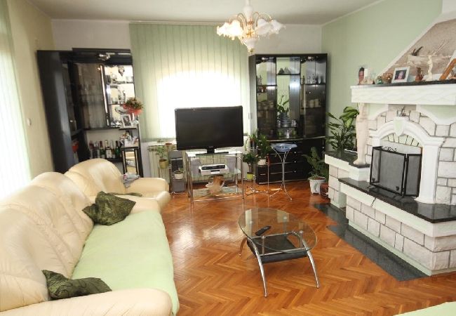 Апартаменты на Kali - Ferienwohnung in Kali mit Meerblick, Terrasse, Klimaanlage, W-LAN (4230-3) Апартаменты на Kali - Ferienwohnung in Kali mit Meerblick, Terrasse, Klimaanlage, W-LAN (4230-3)