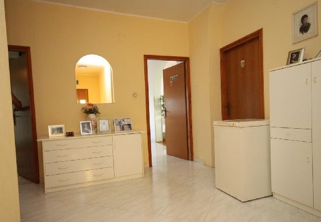 Апартаменты на Kali - Ferienwohnung in Kali mit Meerblick, Terrasse, Klimaanlage, W-LAN (4230-3) Апартаменты на Kali - Ferienwohnung in Kali mit Meerblick, Terrasse, Klimaanlage, W-LAN (4230-3)