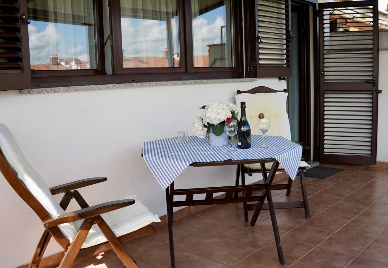 Квартира-студия на Rovinj - Studioapartment in Rovinj mit Terrasse, Klimaanlage, W-LAN, Waschmaschine (3652-2)