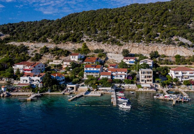 Апартаменты на Supetarska Draga - Aпартамент в Supetarska Draga c Вид на море, балкон, Спутниковое / кабельное телевидение, WIFI (4551-1) Апартаменты на Supetarska Draga - Aпартамент в Supetarska Draga c Вид на море, балкон, Спутниковое / кабельное телевидение, WIFI (4551-1)