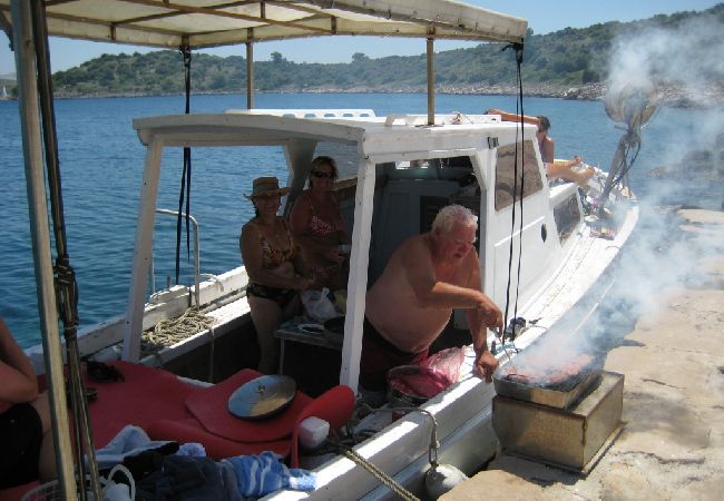 Апартаменты на Kukljica - Aпартамент в Кукљица c Вид на море, терраса, Спутниковое / кабельное телевидение, WIFI (4567-2) Апартаменты на Kukljica - Aпартамент в Кукљица c Вид на море, терраса, Спутниковое / кабельное телевидение, WIFI (4567-2)