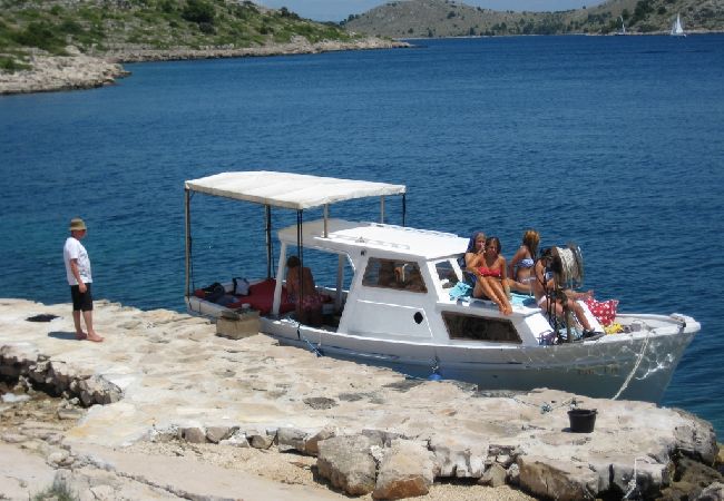 Апартаменты на Kukljica - Aпартамент в Кукљица c Вид на море, терраса, Спутниковое / кабельное телевидение, WIFI (4567-2) Апартаменты на Kukljica - Aпартамент в Кукљица c Вид на море, терраса, Спутниковое / кабельное телевидение, WIFI (4567-2)