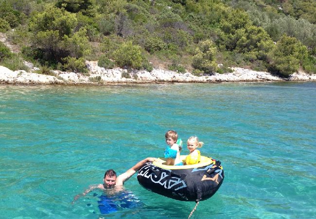 Апартаменты на Kukljica - Aпартамент в Кукљица c Вид на море, терраса, Спутниковое / кабельное телевидение, WIFI (4567-2) Апартаменты на Kukljica - Aпартамент в Кукљица c Вид на море, терраса, Спутниковое / кабельное телевидение, WIFI (4567-2)