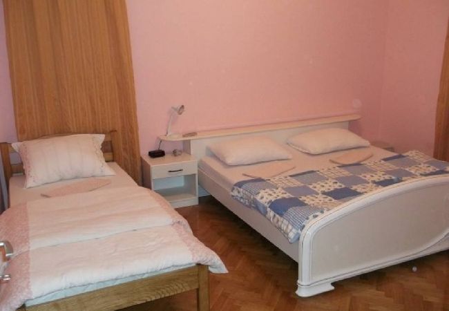 Апартаменты на Preko - Апартаменты для отдыха в Преко с террасой, кондиционером, Wi-Fi, стиральной машиной (4568-4) Апартаменты на Preko - Апартаменты для отдыха в Преко с террасой, кондиционером, Wi-Fi, стиральной машиной (4568-4)