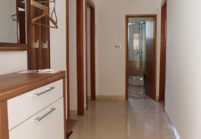 Дом на Preko - Ferienhaus in Preko mit Meerblick, Terrasse, Klimaanlage, W-LAN (4571-1) Дом на Preko - Ferienhaus in Preko mit Meerblick, Terrasse, Klimaanlage, W-LAN (4571-1)