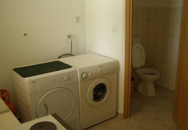 Дом на Preko - Ferienhaus in Preko mit Meerblick, Terrasse, Klimaanlage, W-LAN (4571-1) Дом на Preko - Ferienhaus in Preko mit Meerblick, Terrasse, Klimaanlage, W-LAN (4571-1)