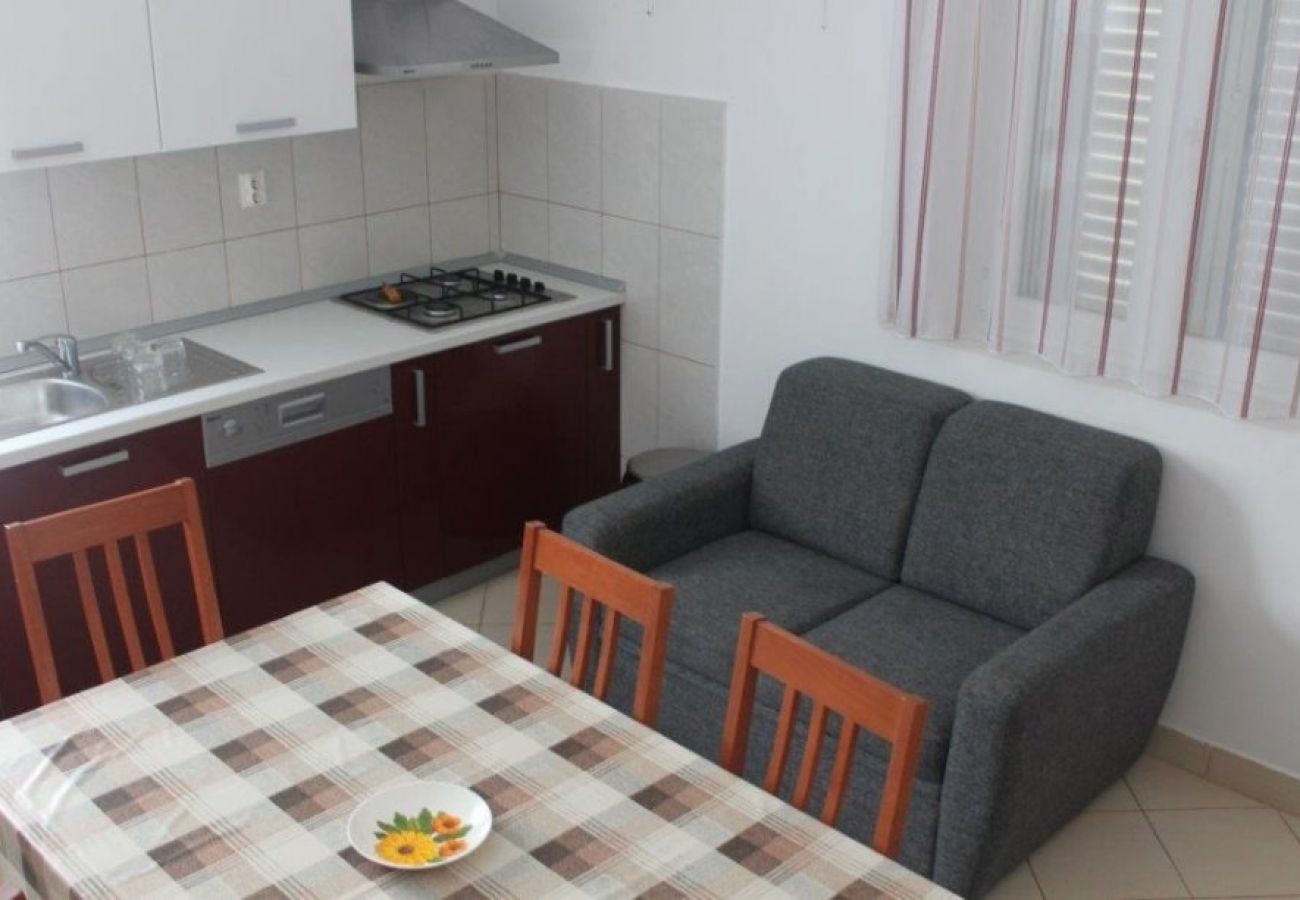 Дом на Preko - Ferienhaus in Preko mit Meerblick, Terrasse, Klimaanlage, W-LAN (4571-1)