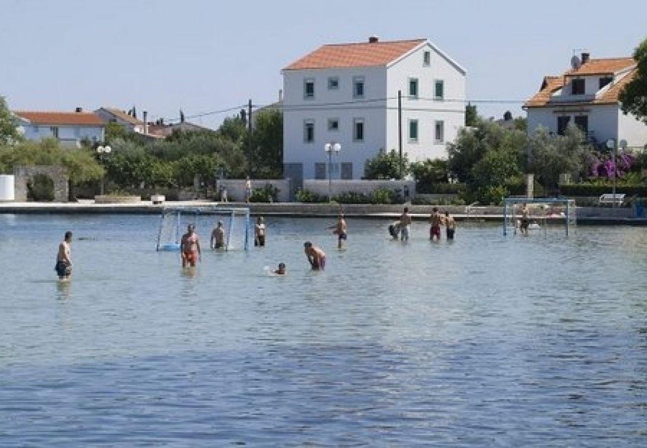 Дом на Preko - Ferienhaus in Preko mit Meerblick, Terrasse, Klimaanlage, W-LAN (4571-1)