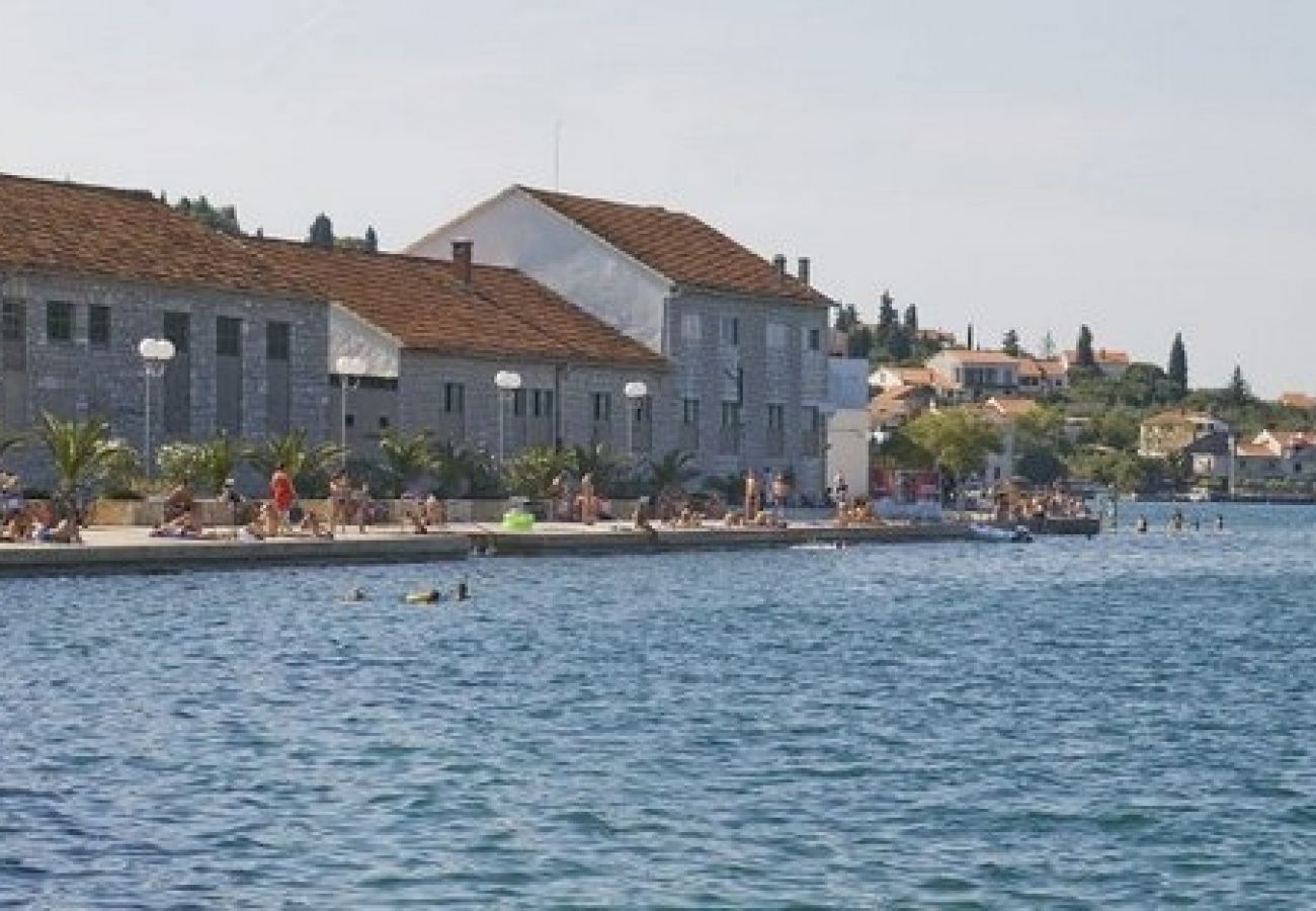 Дом на Preko - Ferienhaus in Preko mit Meerblick, Terrasse, Klimaanlage, W-LAN (4571-1)