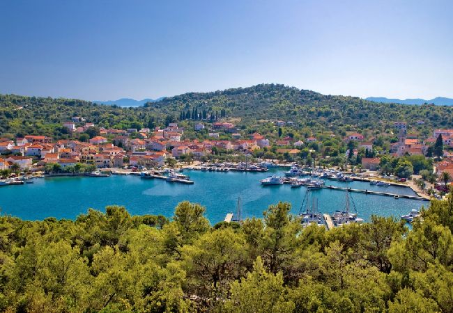 Дом на Kukljica - дом отдыха в Кукљица c Вид на море, терраса, Спутниковое / кабельное телевидение, WIFI (4572-1) Дом на Kukljica - дом отдыха в Кукљица c Вид на море, терраса, Спутниковое / кабельное телевидение, WIFI (4572-1)