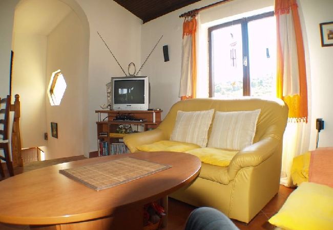 Дом на Kukljica - дом отдыха в Кукљица c Вид на море, терраса, Спутниковое / кабельное телевидение, WIFI (4572-1) Дом на Kukljica - дом отдыха в Кукљица c Вид на море, терраса, Спутниковое / кабельное телевидение, WIFI (4572-1)