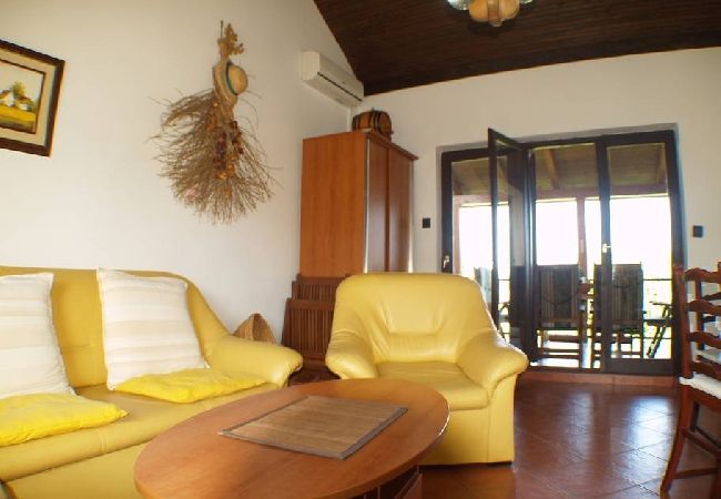 Дом на Kukljica - дом отдыха в Кукљица c Вид на море, терраса, Спутниковое / кабельное телевидение, WIFI (4572-1) Дом на Kukljica - дом отдыха в Кукљица c Вид на море, терраса, Спутниковое / кабельное телевидение, WIFI (4572-1)