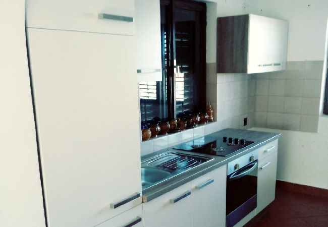 Дом на Kukljica - дом отдыха в Кукљица c Вид на море, терраса, Спутниковое / кабельное телевидение, WIFI (4572-1) Дом на Kukljica - дом отдыха в Кукљица c Вид на море, терраса, Спутниковое / кабельное телевидение, WIFI (4572-1)