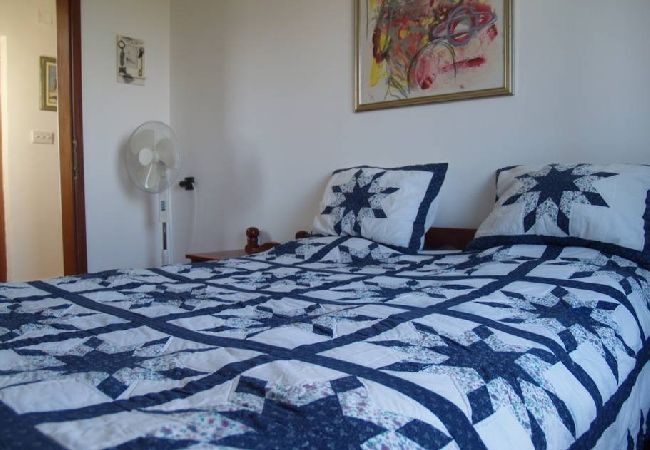 Дом на Kukljica - дом отдыха в Кукљица c Вид на море, терраса, Спутниковое / кабельное телевидение, WIFI (4572-1) Дом на Kukljica - дом отдыха в Кукљица c Вид на море, терраса, Спутниковое / кабельное телевидение, WIFI (4572-1)