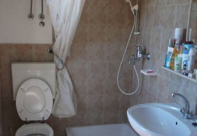 Дом на Kukljica - дом отдыха в Кукљица c Вид на море, терраса, Спутниковое / кабельное телевидение, WIFI (4572-1) Дом на Kukljica - дом отдыха в Кукљица c Вид на море, терраса, Спутниковое / кабельное телевидение, WIFI (4572-1)