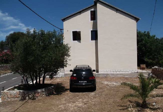 Дом на Kukljica - дом отдыха в Кукљица c Вид на море, терраса, Спутниковое / кабельное телевидение, WIFI (4572-1) Дом на Kukljica - дом отдыха в Кукљица c Вид на море, терраса, Спутниковое / кабельное телевидение, WIFI (4572-1)