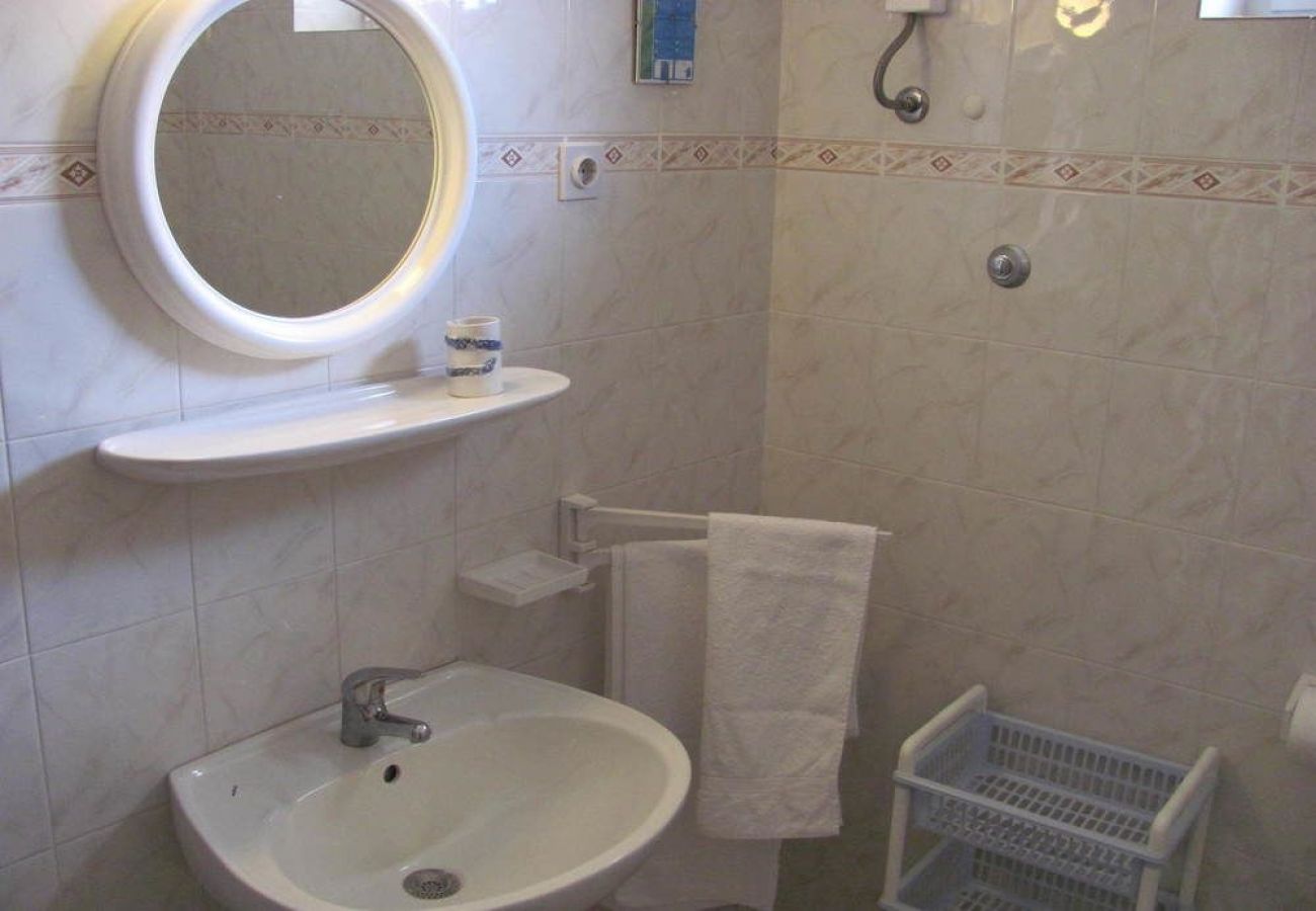 Rent by room на Trogir - Zimmer in Trogir mit Meerblick, Klimaanlage, W-LAN, Waschmaschine (4655-4)