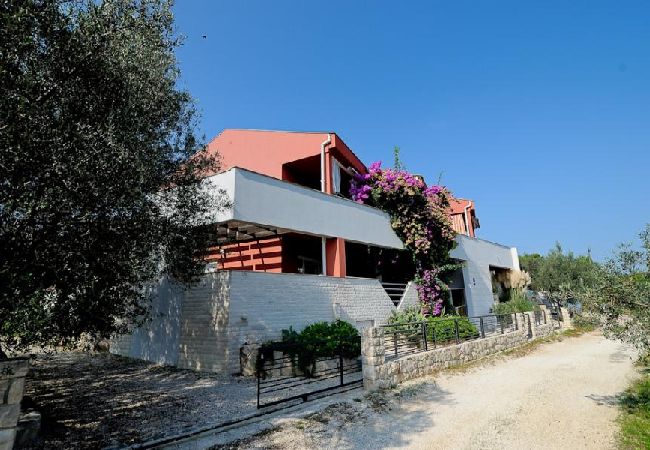 Апартаменты на Kali - Aпартамент в Кали c Вид на море, терраса, Спутниковое / кабельное телевидение, WIFI (4672-2) Апартаменты на Kali - Aпартамент в Кали c Вид на море, терраса, Спутниковое / кабельное телевидение, WIFI (4672-2)