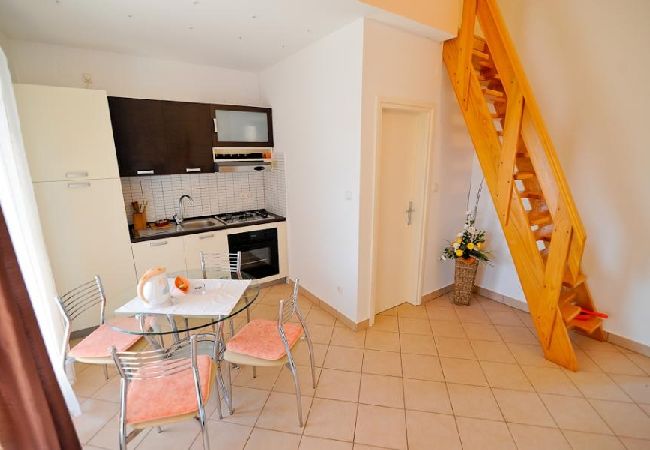 Апартаменты на Kali - Aпартамент в Кали c Вид на море, терраса, Спутниковое / кабельное телевидение, WIFI (4672-3) Апартаменты на Kali - Aпартамент в Кали c Вид на море, терраса, Спутниковое / кабельное телевидение, WIFI (4672-3)