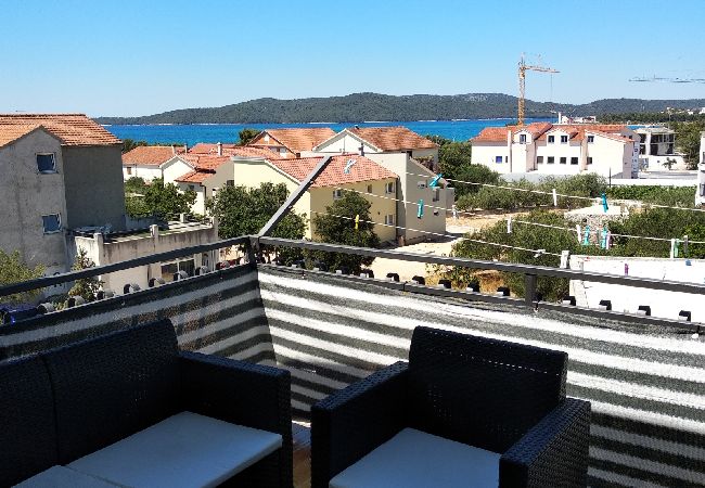 Апартаменты на Šibenik-Brodarica - Aпартамент в Brodarica c Вид на море, балкон, Спутниковое / кабельное телевидение, WIFI (4731-4) Апартаменты на Šibenik-Brodarica - Aпартамент в Brodarica c Вид на море, балкон, Спутниковое / кабельное телевидение, WIFI (4731-4)