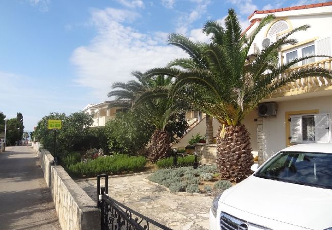 Апартаменты на Vir - Ferienwohnung in Vir mit Terrasse, Klimaanlage, W-LAN, Waschmaschine (4776-2) Апартаменты на Vir - Ferienwohnung in Vir mit Terrasse, Klimaanlage, W-LAN, Waschmaschine (4776-2)