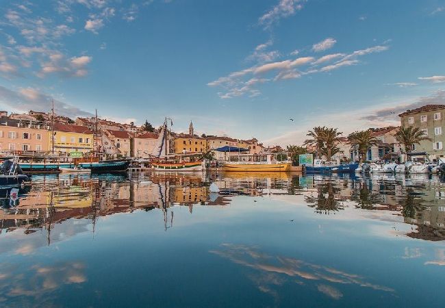 Дом на Mali Lošinj - дом отдыха в Мали-Лошинь c терраса, Спутниковое / кабельное телевидение, WIFI, Балкон / Терраса (4780-1) Дом на Mali Lošinj - дом отдыха в Мали-Лошинь c терраса, Спутниковое / кабельное телевидение, WIFI, Балкон / Терраса (4780-1)