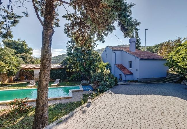 Дом на Mali Lošinj - дом отдыха в Мали-Лошинь c терраса, Спутниковое / кабельное телевидение, WIFI, Балкон / Терраса (4780-1) Дом на Mali Lošinj - дом отдыха в Мали-Лошинь c терраса, Спутниковое / кабельное телевидение, WIFI, Балкон / Терраса (4780-1)