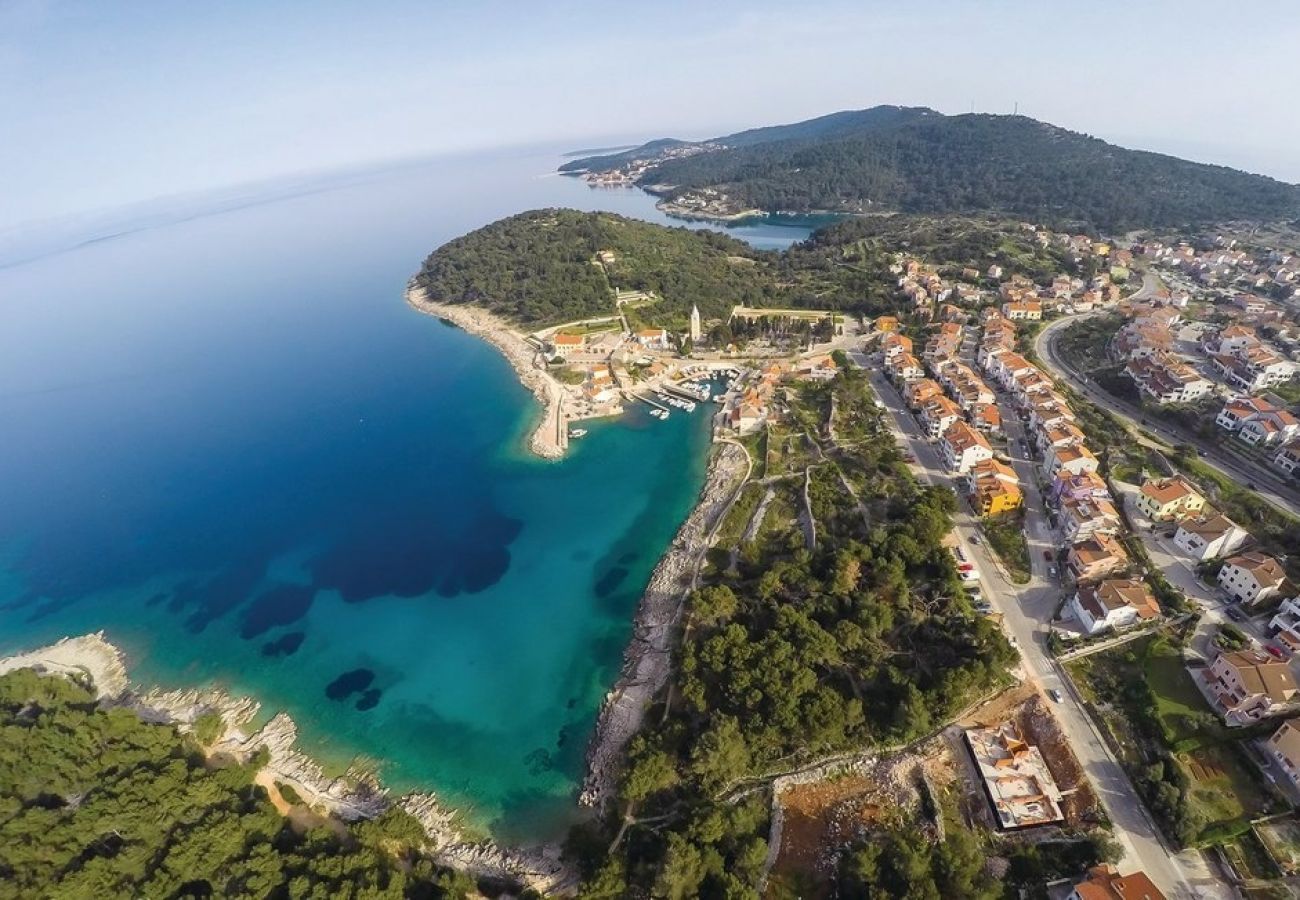 Дом на Mali Lošinj - дом отдыха в Мали-Лошинь c терраса, Спутниковое / кабельное телевидение, WIFI, Балкон / Терраса (4780-1)