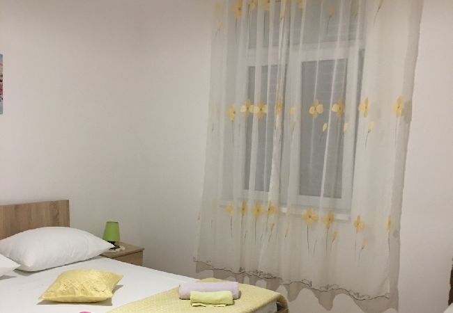 Апартаменты на Slatine - Aпартамент в Слатине c терраса, Спутниковое / кабельное телевидение, WIFI, Балкон / Терраса (4782-3) Апартаменты на Slatine - Aпартамент в Слатине c терраса, Спутниковое / кабельное телевидение, WIFI, Балкон / Терраса (4782-3)