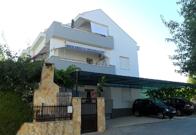 Апартаменты на Okrug Gornji - Aпартамент в Округ Горњи c Вид на море, балкон, Спутниковое / кабельное телевидение, WIFI (4790-1) Апартаменты на Okrug Gornji - Aпартамент в Округ Горњи c Вид на море, балкон, Спутниковое / кабельное телевидение, WIFI (4790-1)