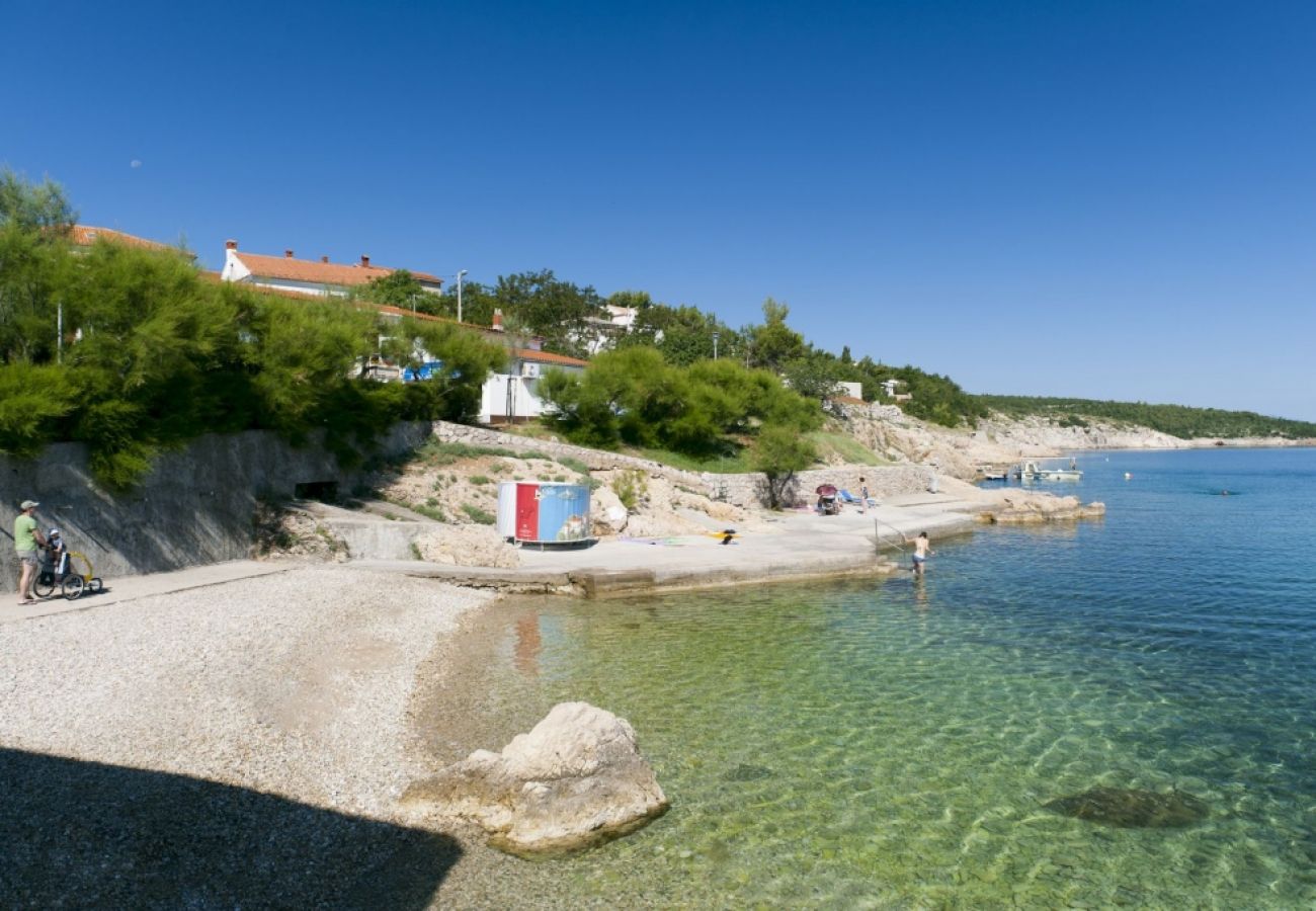 Дом на Vrbnik - дом отдыха в Vrbnik c терраса, Спутниковое / кабельное телевидение, WIFI, Балкон / Терраса (4770-1)