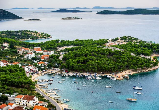 Апартаменты на Biograd na moru - Aпартамент в Биоград-на-Мору c терраса, Спутниковое / кабельное телевидение, WIFI (4801-2) Апартаменты на Biograd na moru - Aпартамент в Биоград-на-Мору c терраса, Спутниковое / кабельное телевидение, WIFI (4801-2)