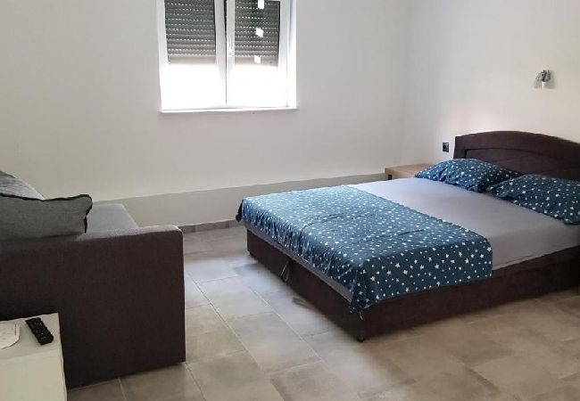 Апартаменты на Biograd na moru - Aпартамент в Биоград-на-Мору c терраса, Спутниковое / кабельное телевидение, WIFI (4805-1) Апартаменты на Biograd na moru - Aпартамент в Биоград-на-Мору c терраса, Спутниковое / кабельное телевидение, WIFI (4805-1)