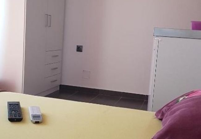 Квартира-студия на Biograd na moru - студио Апартамент в Биоград-на-Мору c терраса, Спутниковое / кабельное телевидение, WIFI (4805-7) Квартира-студия на Biograd na moru - студио Апартамент в Биоград-на-Мору c терраса, Спутниковое / кабельное телевидение, WIFI (4805-7)