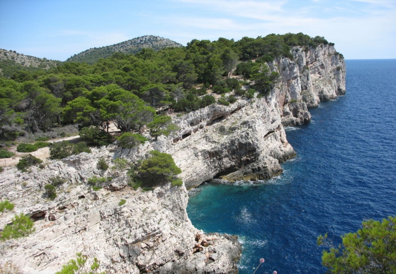 Квартира-студия на Biograd na moru - студио Апартамент в Биоград-на-Мору c Вид на море, терраса, Спутниковое / кабельное телевидение, WIFI (4805-8)