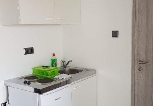 Квартира-студия на Biograd na moru - студио Апартамент в Биоград-на-Мору c Вид на море, терраса, Спутниковое / кабельное телевидение, WIFI (4805-5) Квартира-студия на Biograd na moru - студио Апартамент в Биоград-на-Мору c Вид на море, терраса, Спутниковое / кабельное телевидение, WIFI (4805-5)